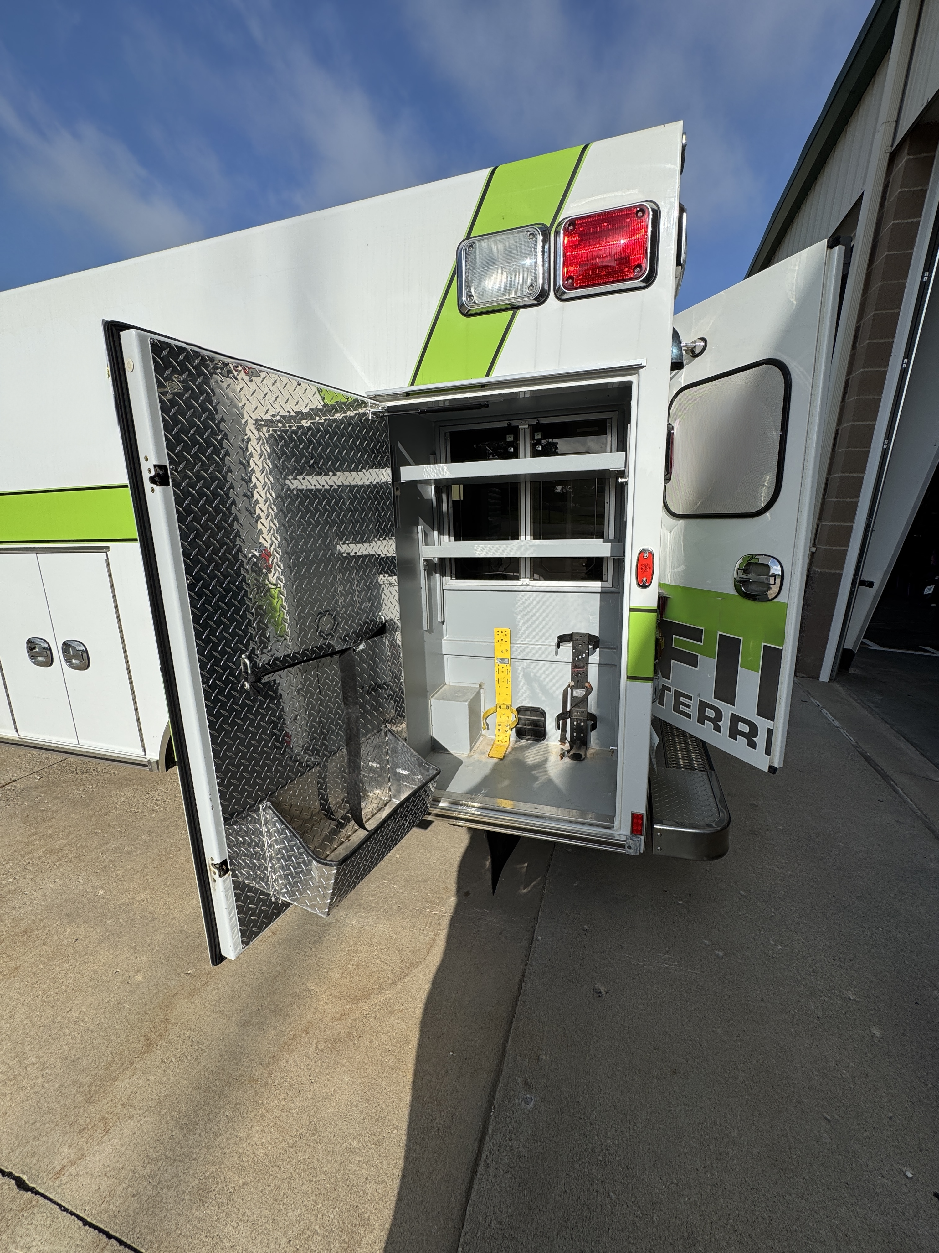 2011 Chevrolet Braun Type III Ambulance - image 14
