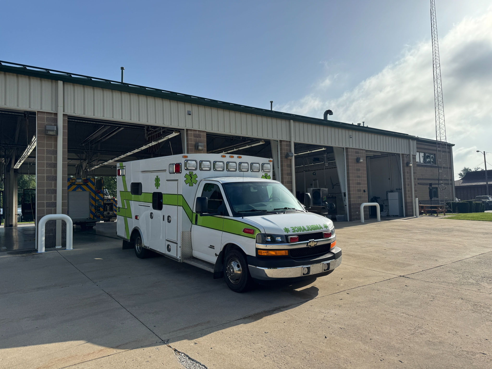 2011 Chevrolet Braun Type III Ambulance - image 2