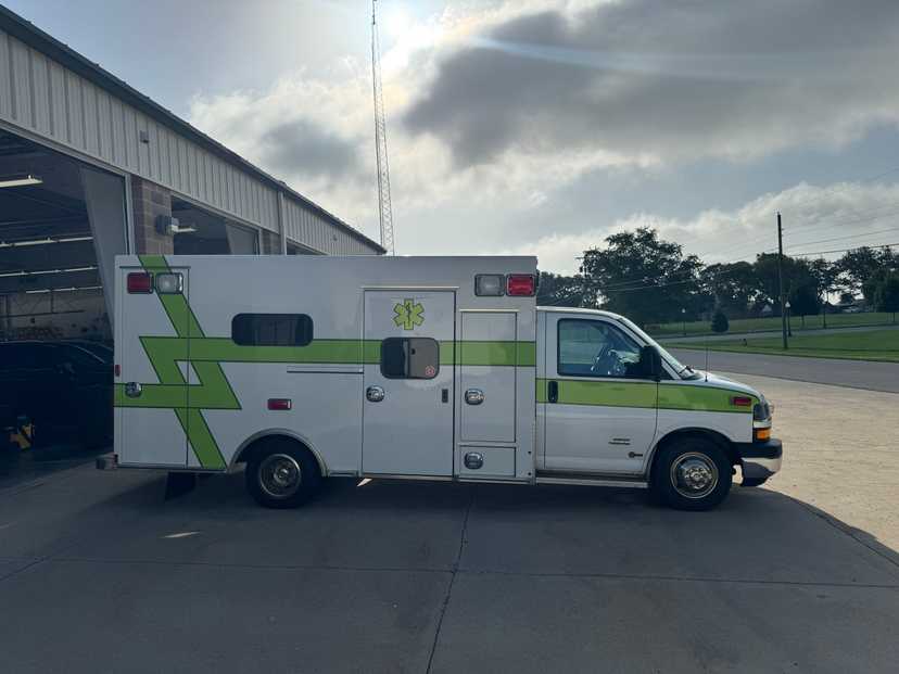 2011 Chevrolet Braun Type III Ambulance — photo 5