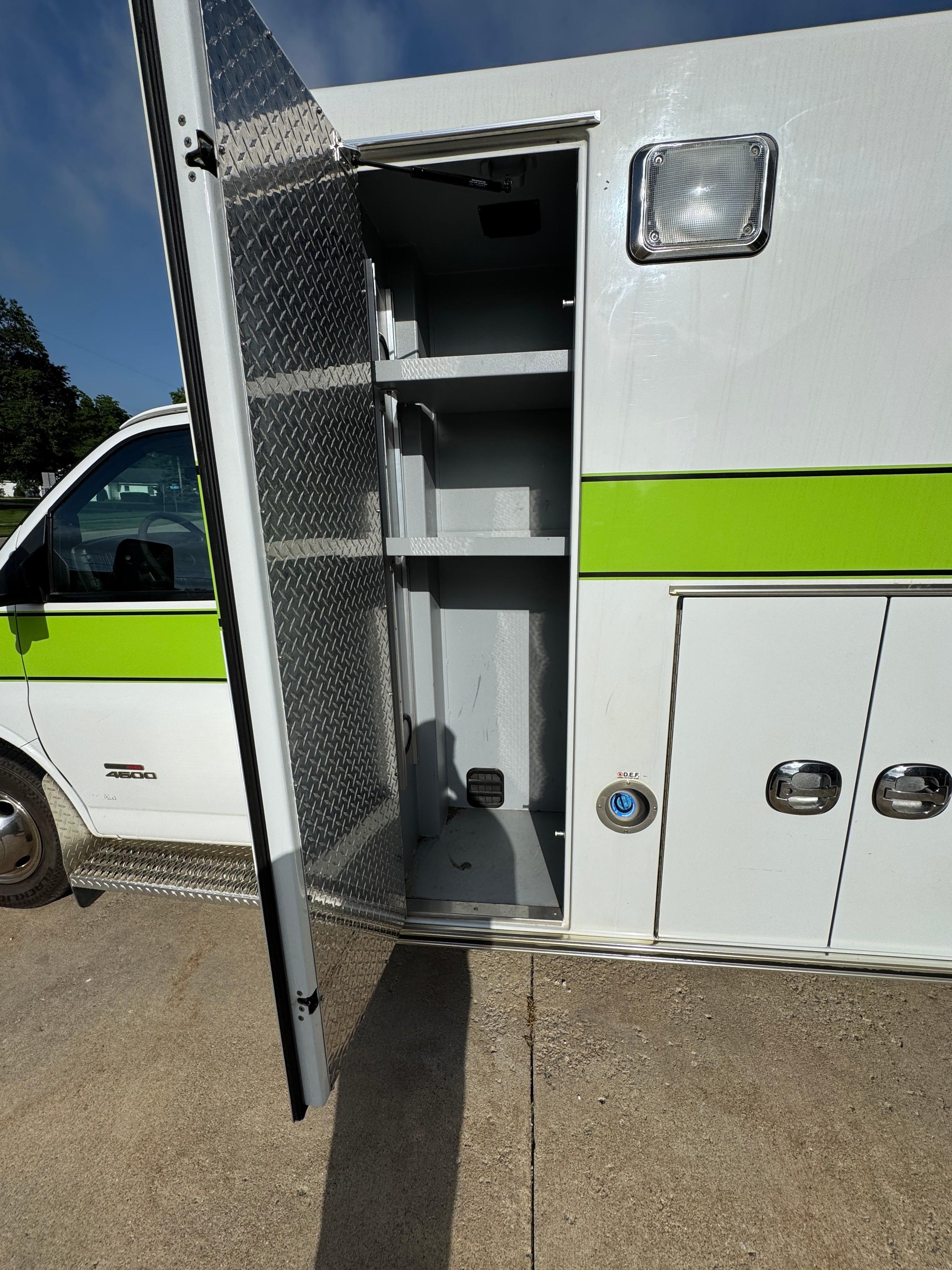 2011 Chevrolet Braun Type III Ambulance - image 16