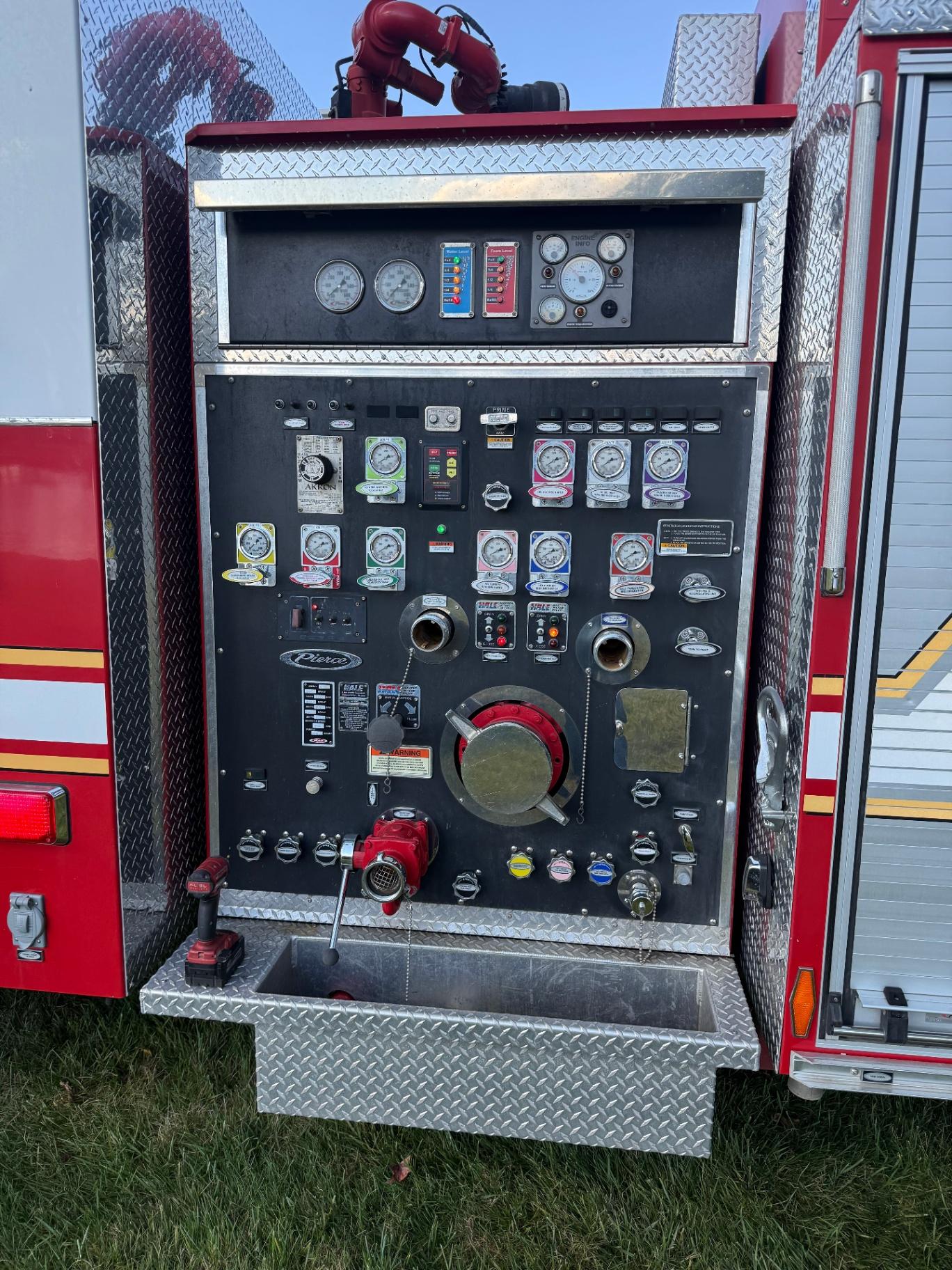 2006 Pierce Enforcer Pumper - image 9