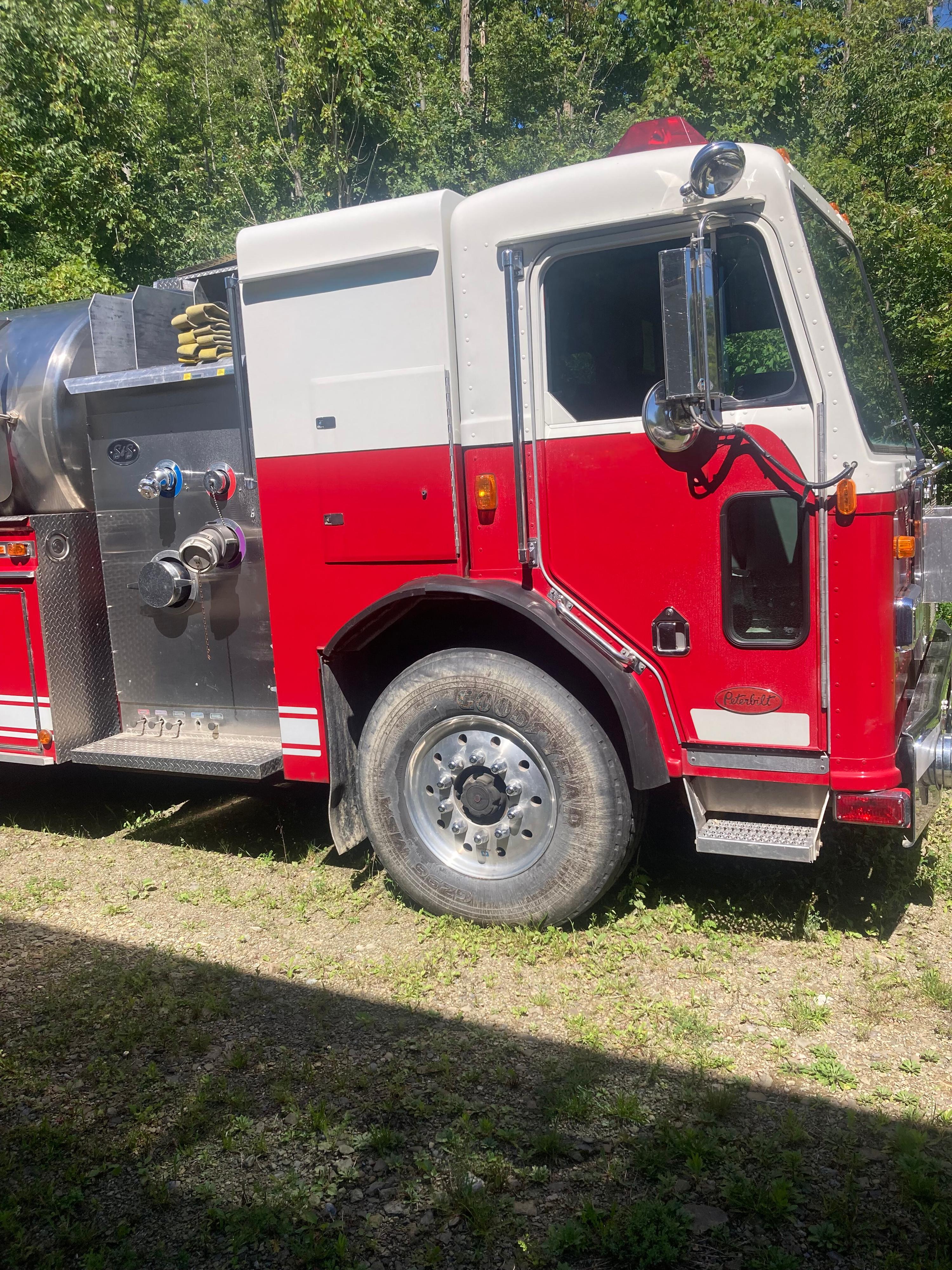 1998 S&S Peterbilt Pumper Tanker - image 4