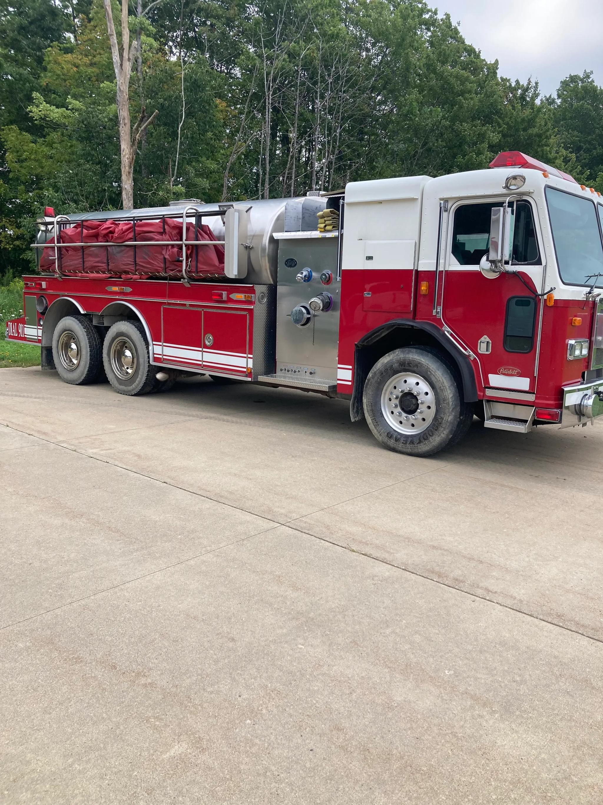 1998 S&S Peterbilt Pumper Tanker - image 2