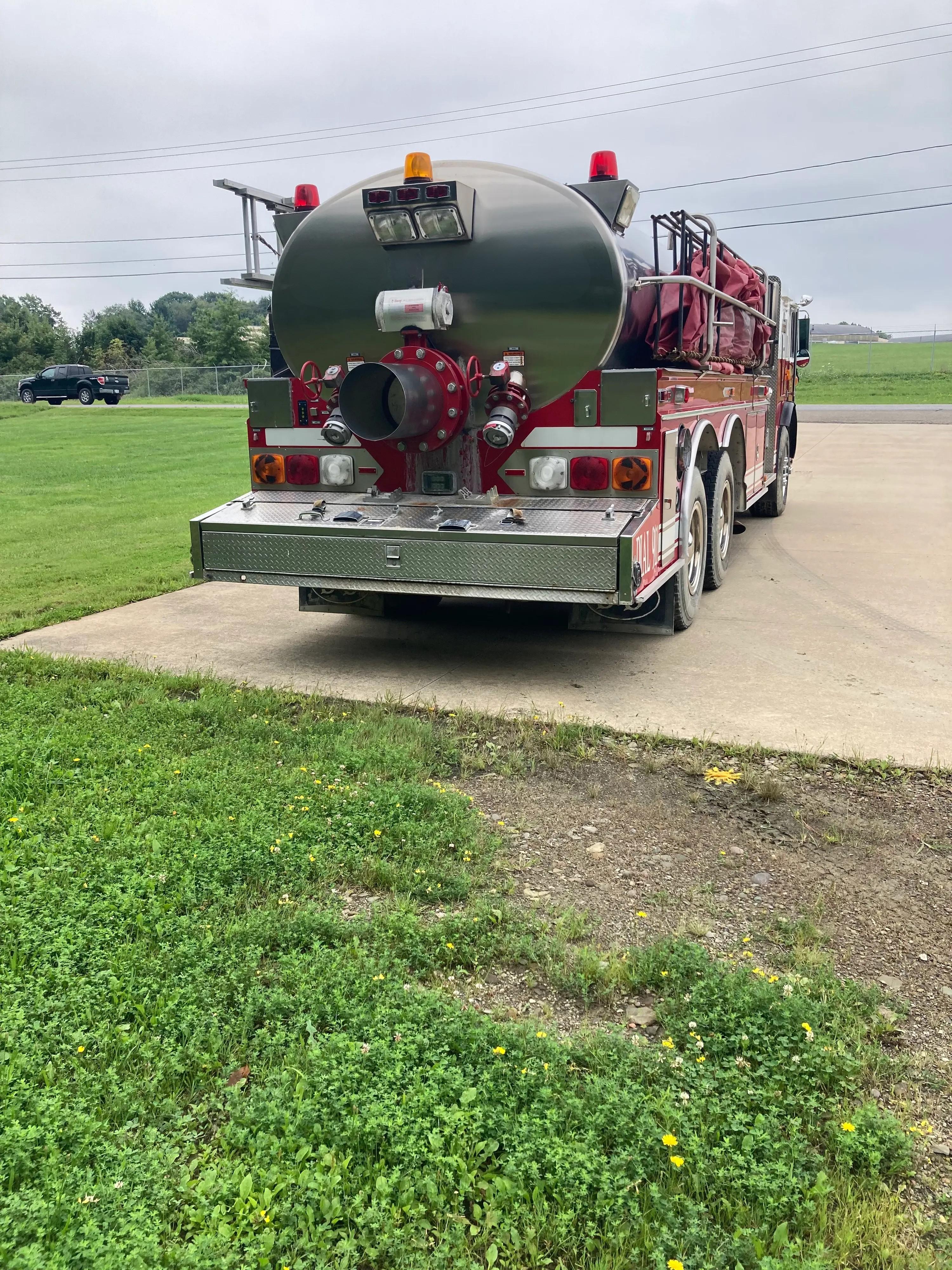 1998 S&S Peterbilt Pumper Tanker - image 7