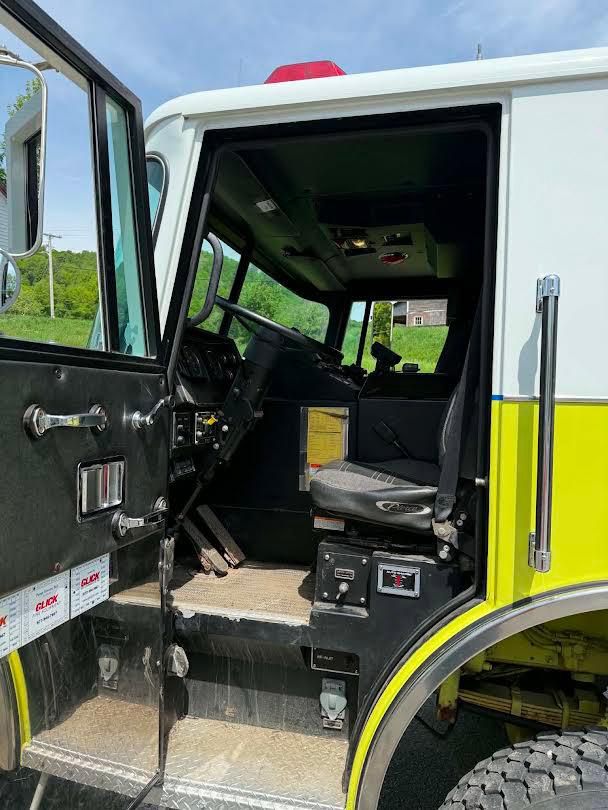 1997 Pierce 4x4 Pumper - image 8