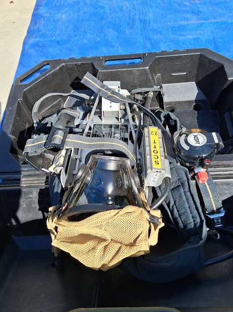 (1) Scott Air-Pak NxG2 4.5, and (1) Scott 2.2 SCBA Harness with EZ Flow Regulator — photo 8