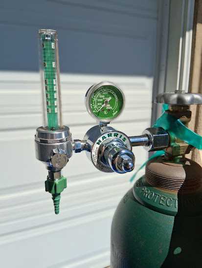 Medical Grade Oxygen K Cylinder, with ISO Rated Harris Low Flow Regulator