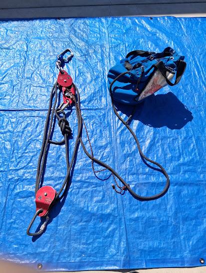 Skedco 4:1 Rescue Kit, aka "Set o' Fours," with 4 SMC Steel Carabiners, and 1 SMC Swivel, and Blue Yates Kit Storage Bag (1 set) - image 1