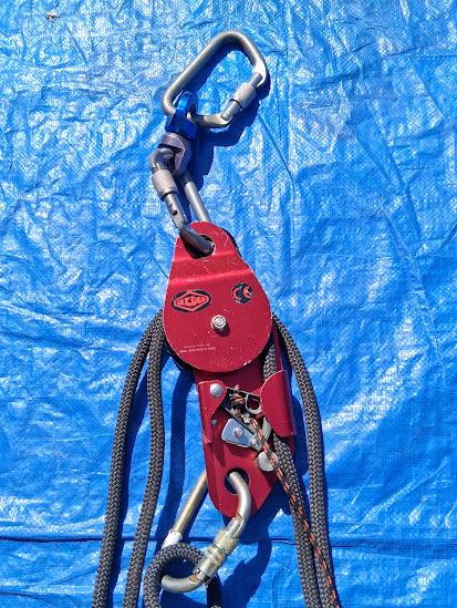 Skedco 4:1 Rescue Kit, aka "Set o' Fours," with 4 SMC Steel Carabiners, and 1 SMC Swivel, and Blue Yates Kit Storage Bag (1 set) - image 2