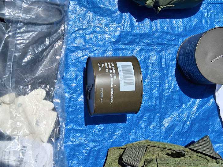 US Military Issue M40A1 Protective Gas Masks Ensemble — photo 6