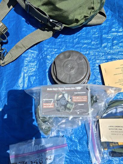 US Military Issue M40A1 Protective Gas Masks Ensemble - image 9