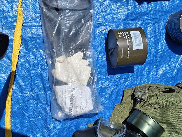 US Military Issue M40A1 Protective Gas Masks Ensemble — photo 8