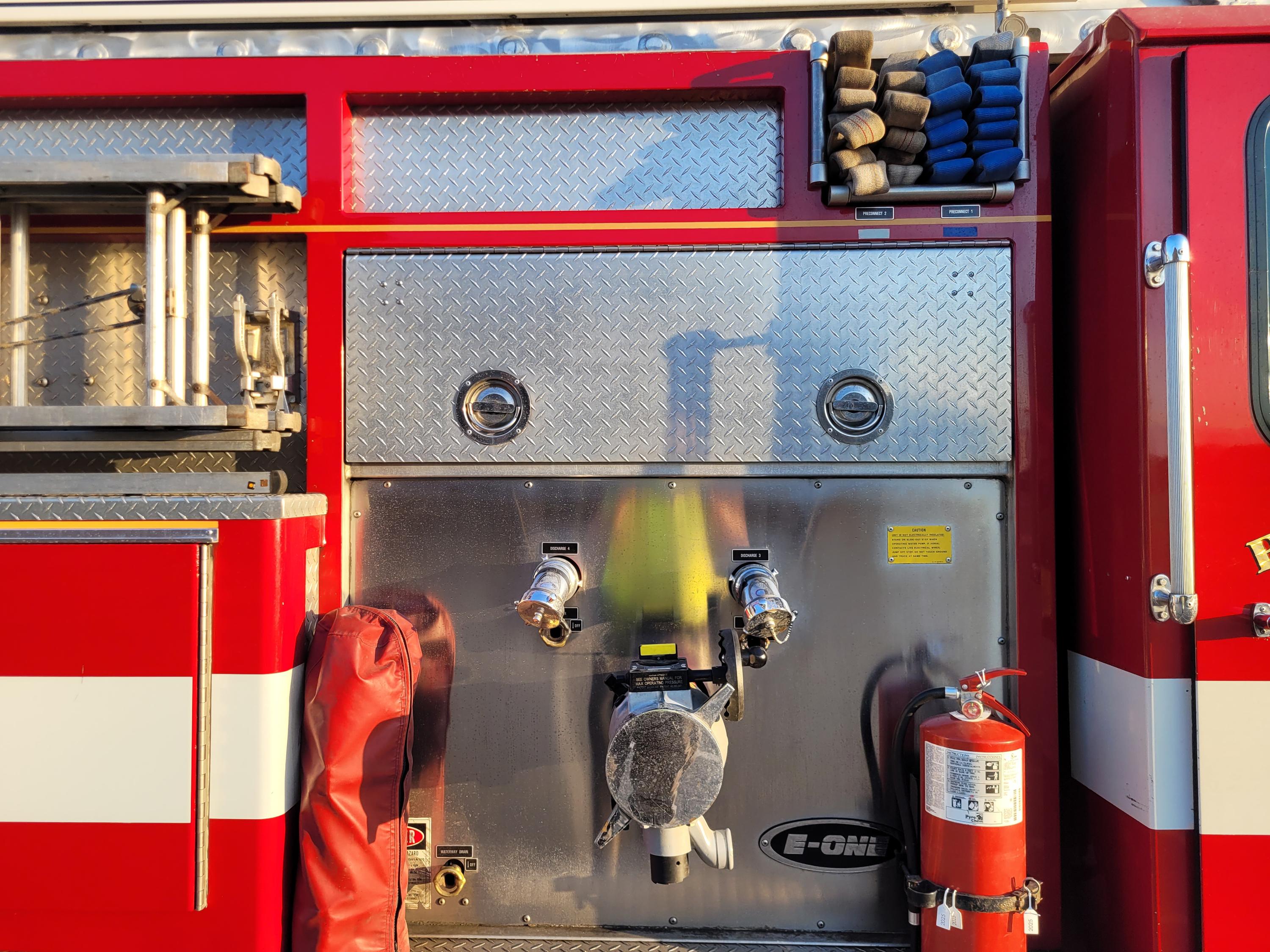 1988 E-One 110' Quint - image 12