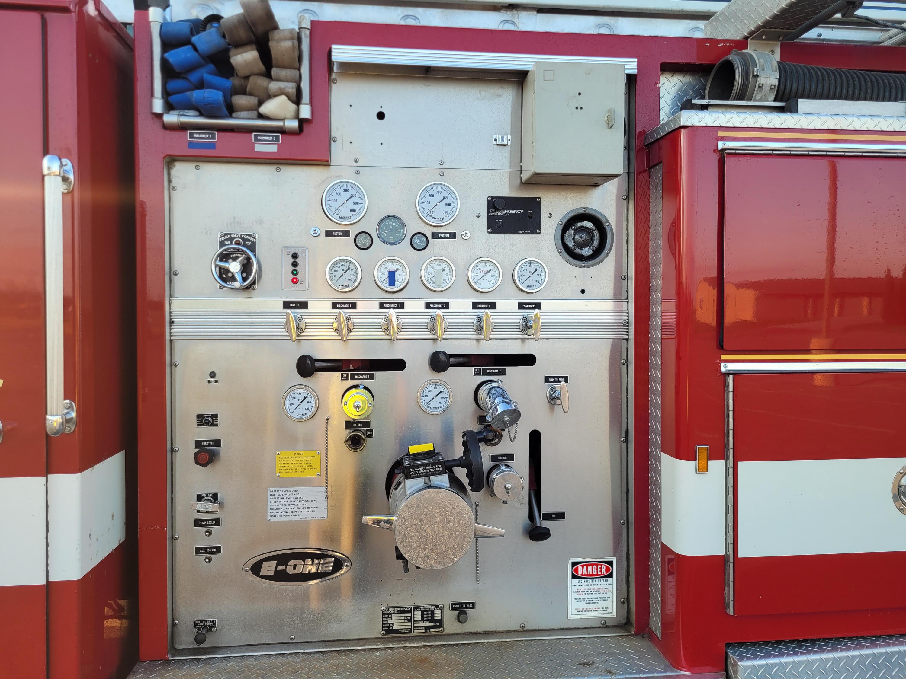 1988 E-One 110' Quint - image 9