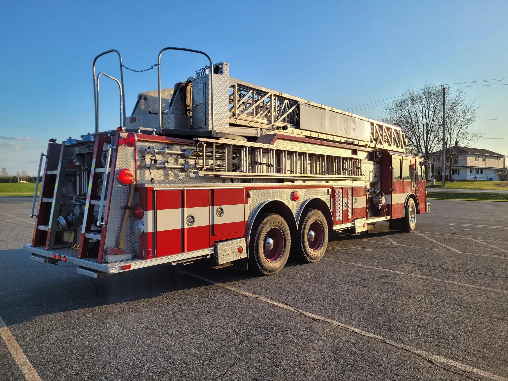 1988 E-One 110' Quint - image 5