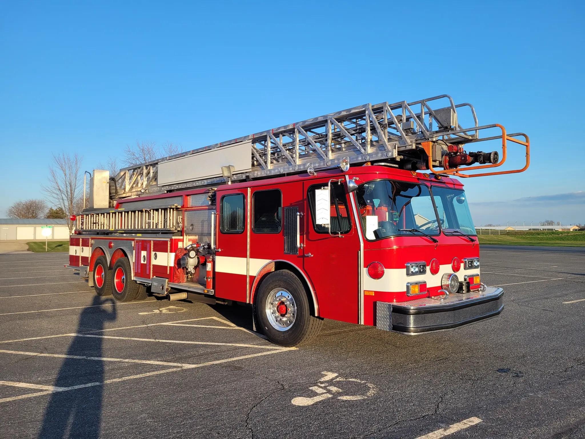 1988 E-One 110' Quint - image 1