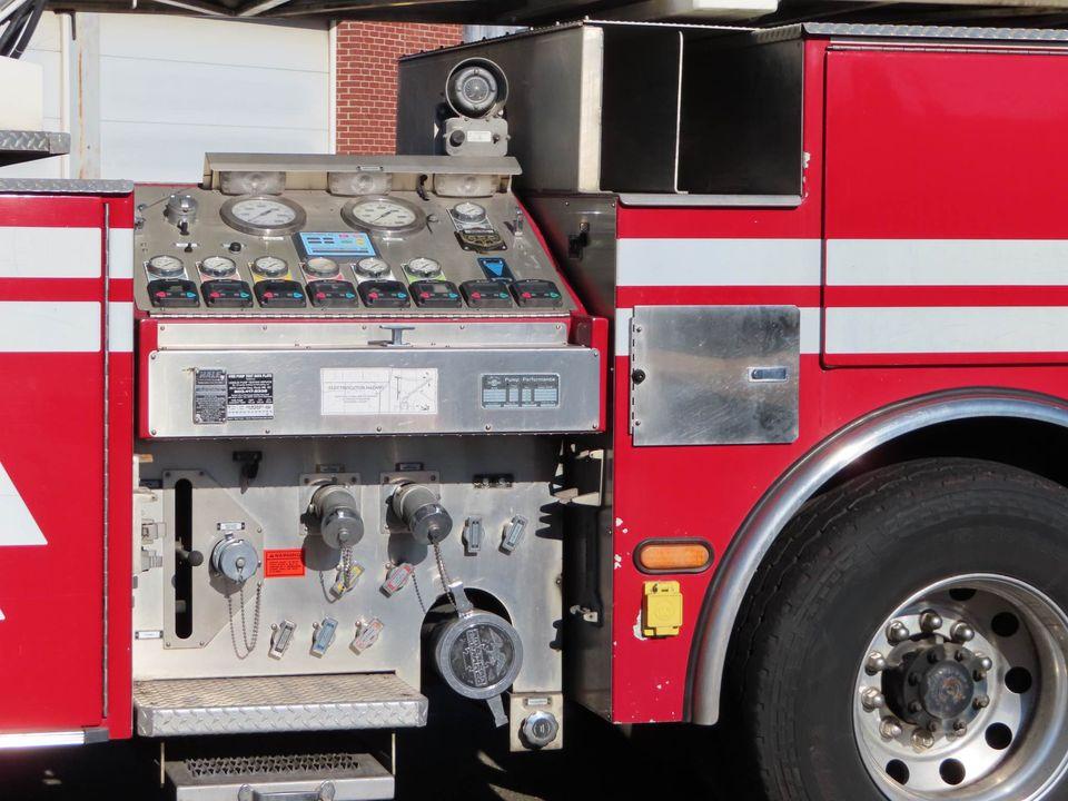 2004 American LaFrance LTI 100’ Aerial - image 11