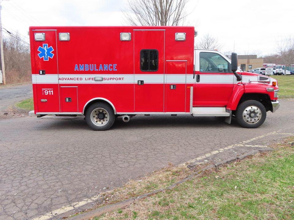 2008 PL Custom Ambulance (Includes Stryker Powerload & gurney) Type I - image 4