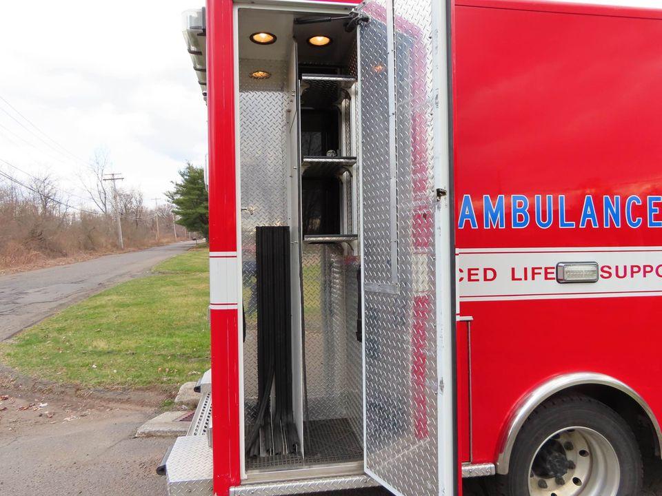 2008 PL Custom Ambulance (Includes Stryker Powerload & gurney) Type I - image 7