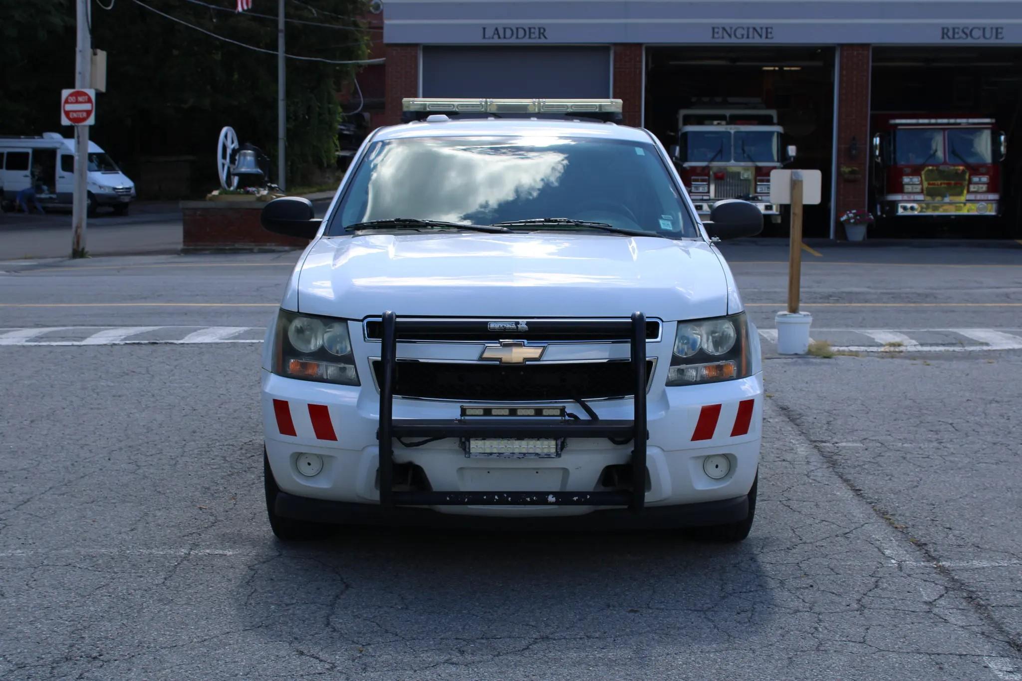 2010 Chevrolet Tahoe 4x4 Command Unit - image 2