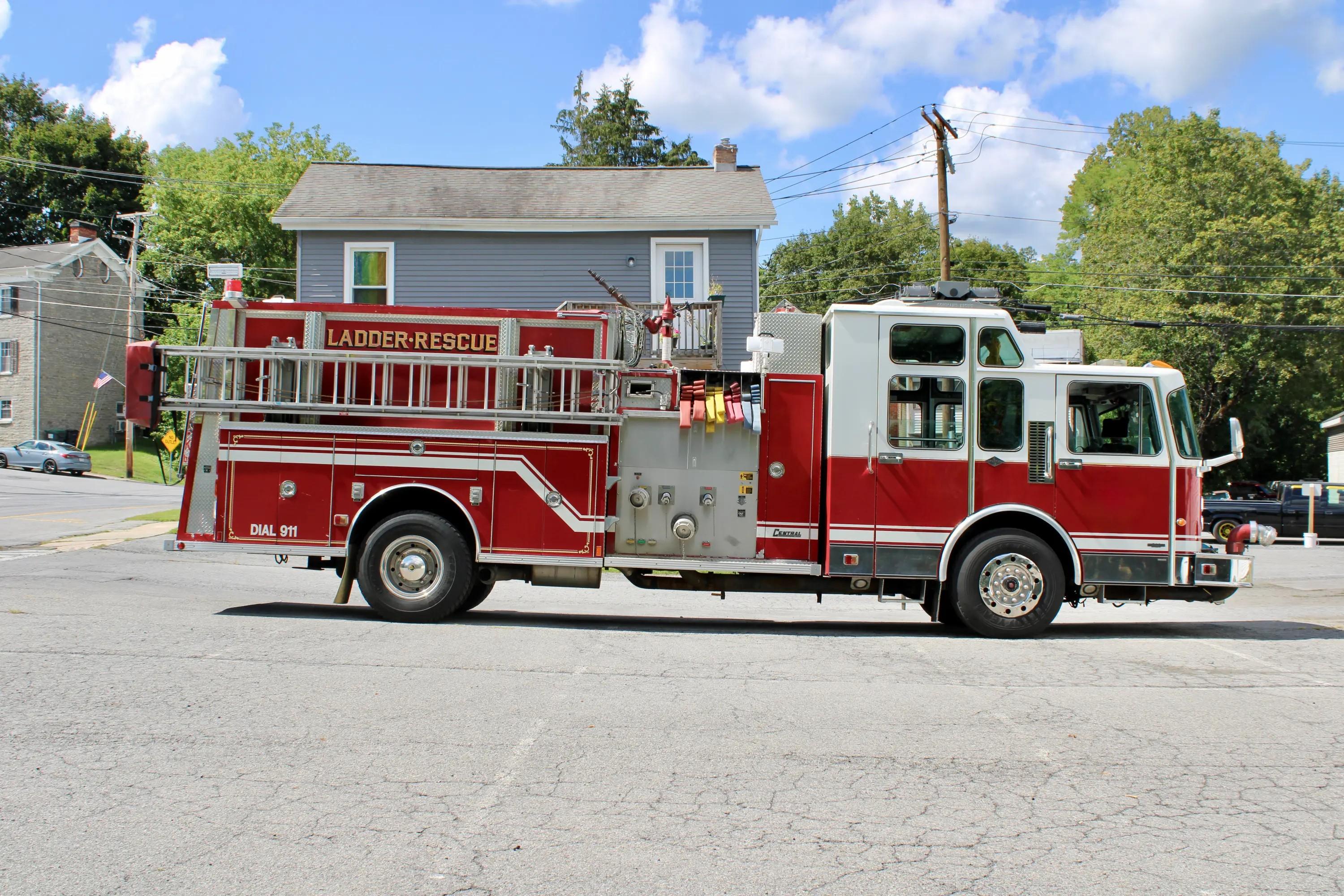 1995 Central States Spartan Pumper - image 2