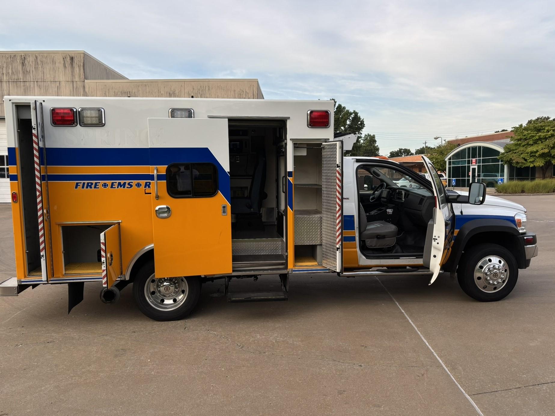 2009 Braun Dodge 4x4 Type I Ambulance - image 5
