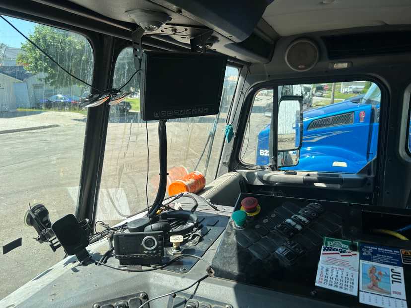 2016 Peterbilt New Way Front Loader — photo 6