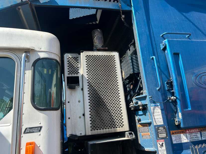 2016 Peterbilt New Way Front Loader — photo 5