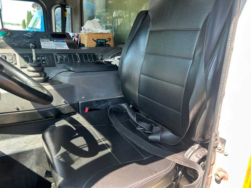 2016 Peterbilt New Way Front Loader — photo 7