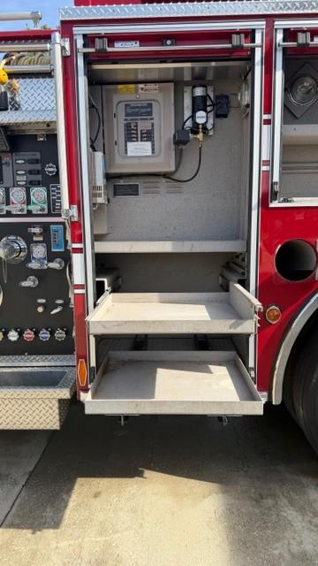 2004 Pierce Enforcer Pumper - image 9