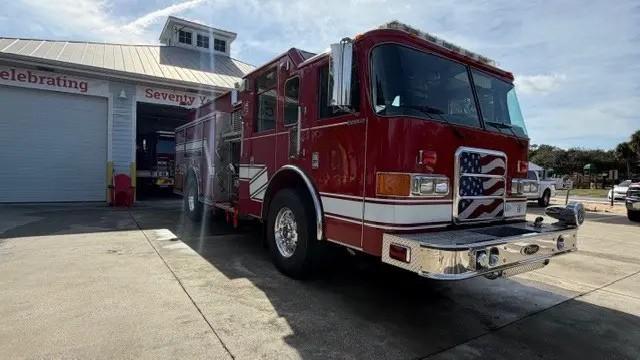 2004 Pierce Enforcer Pumper - image 4