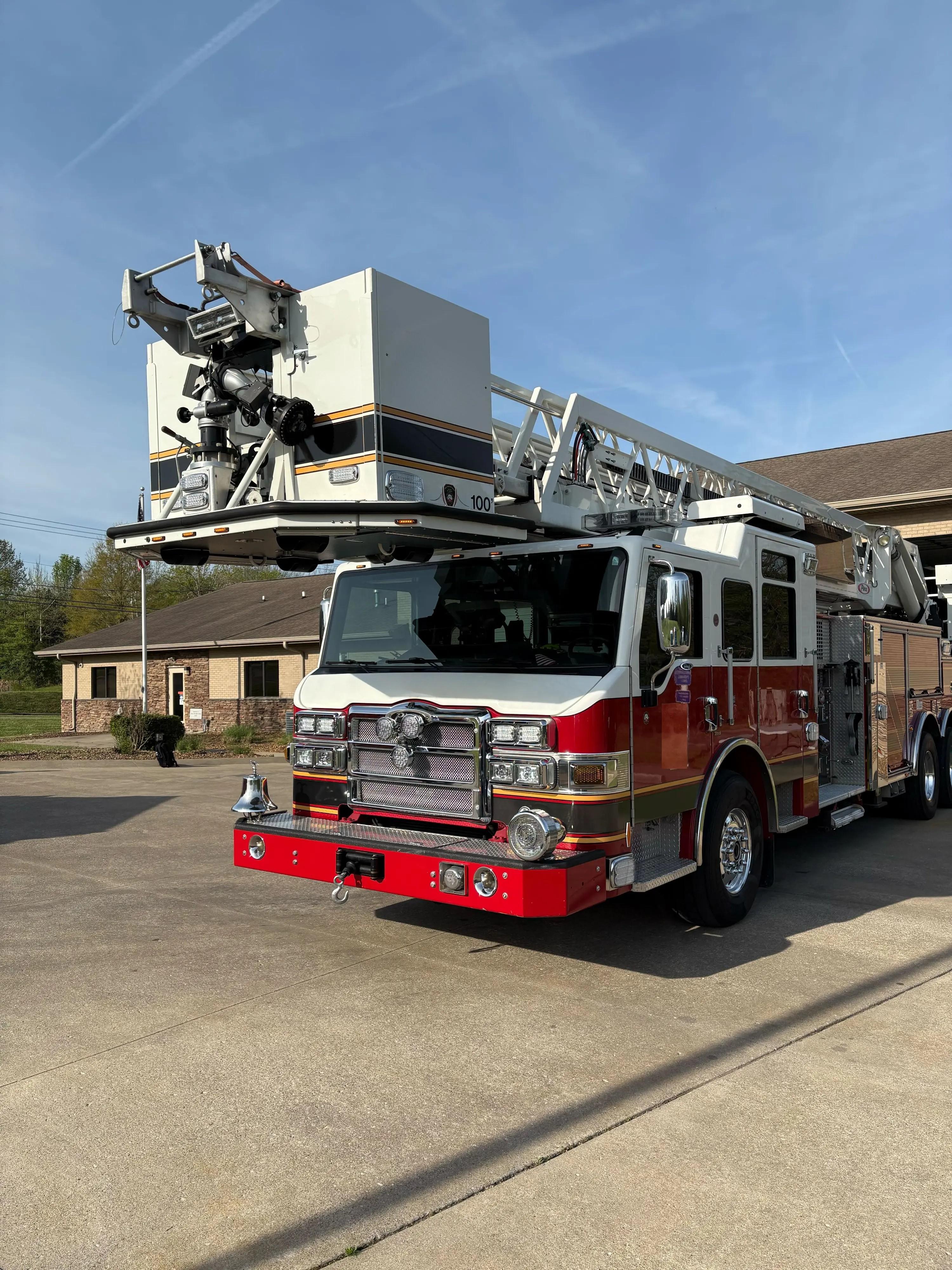2013 Pierce Velocity 100' Quint - image 13