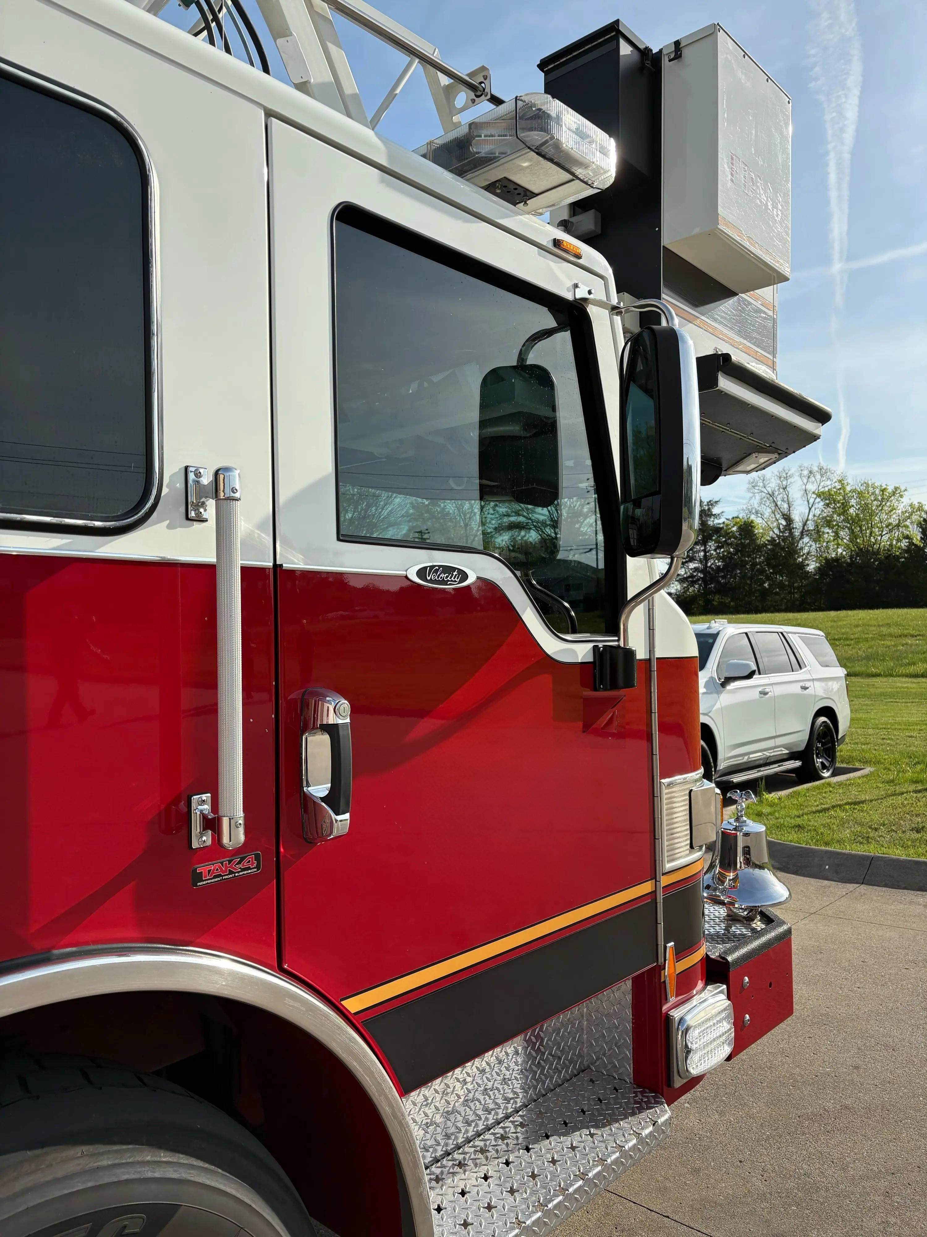 2013 Pierce Velocity 100' Quint - image 37
