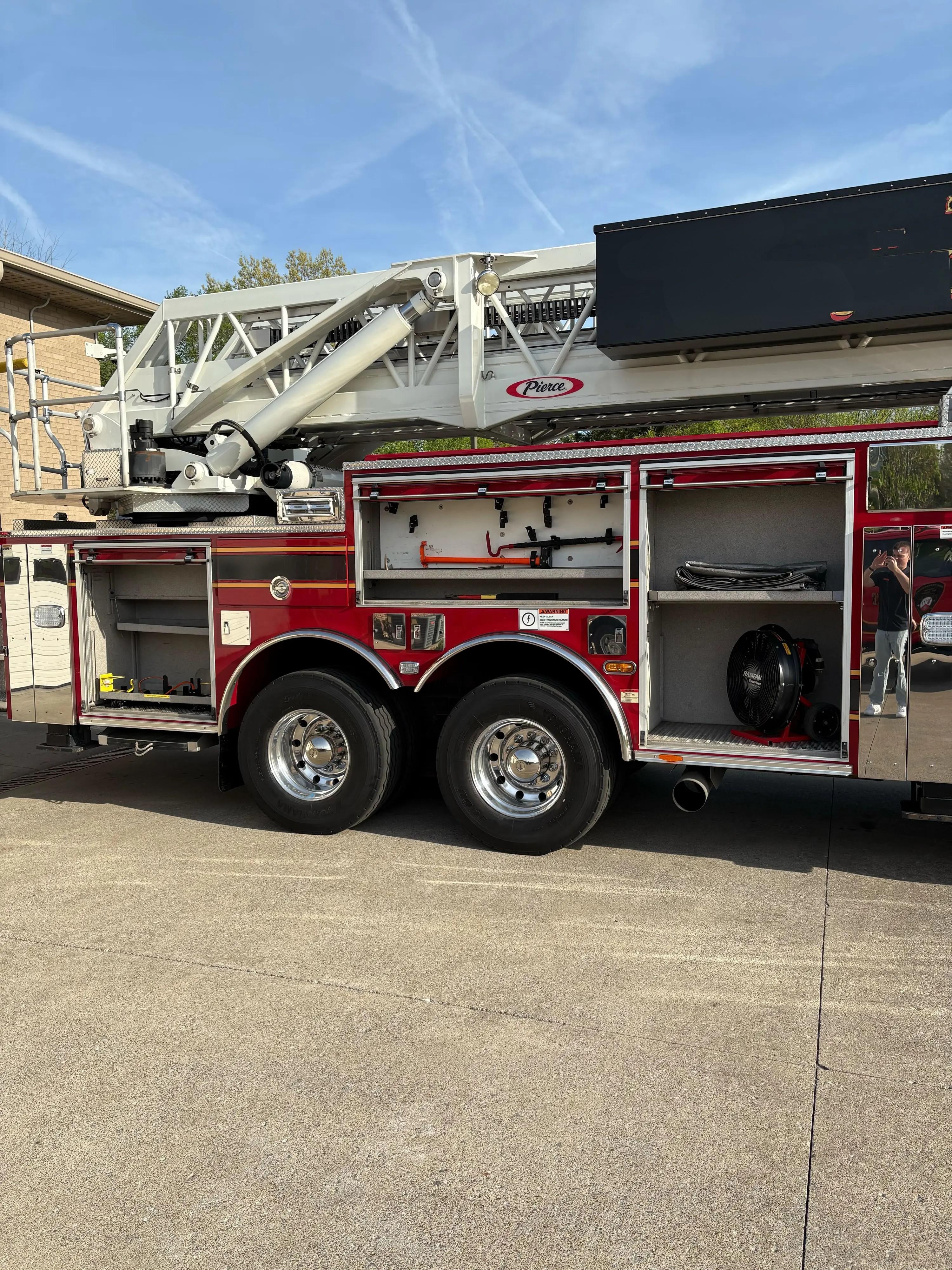 2013 Pierce Velocity 100' Quint - image 15
