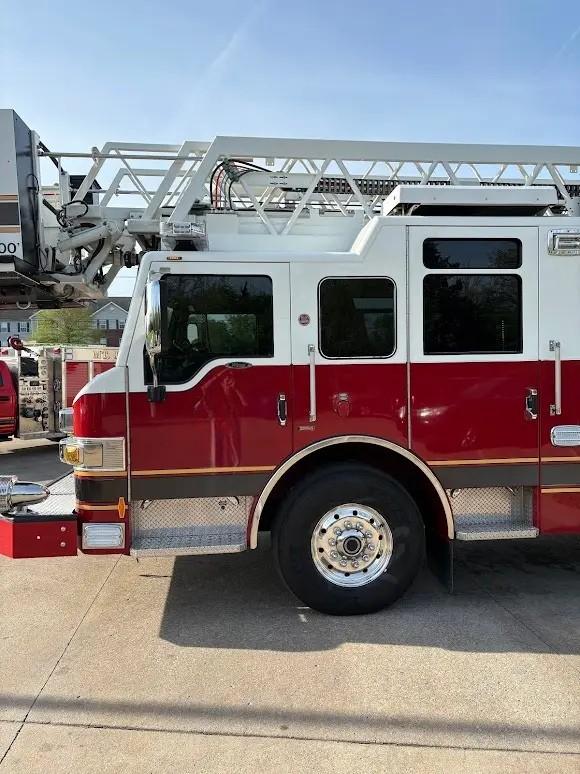 2013 Pierce Velocity 100' Quint - image 12
