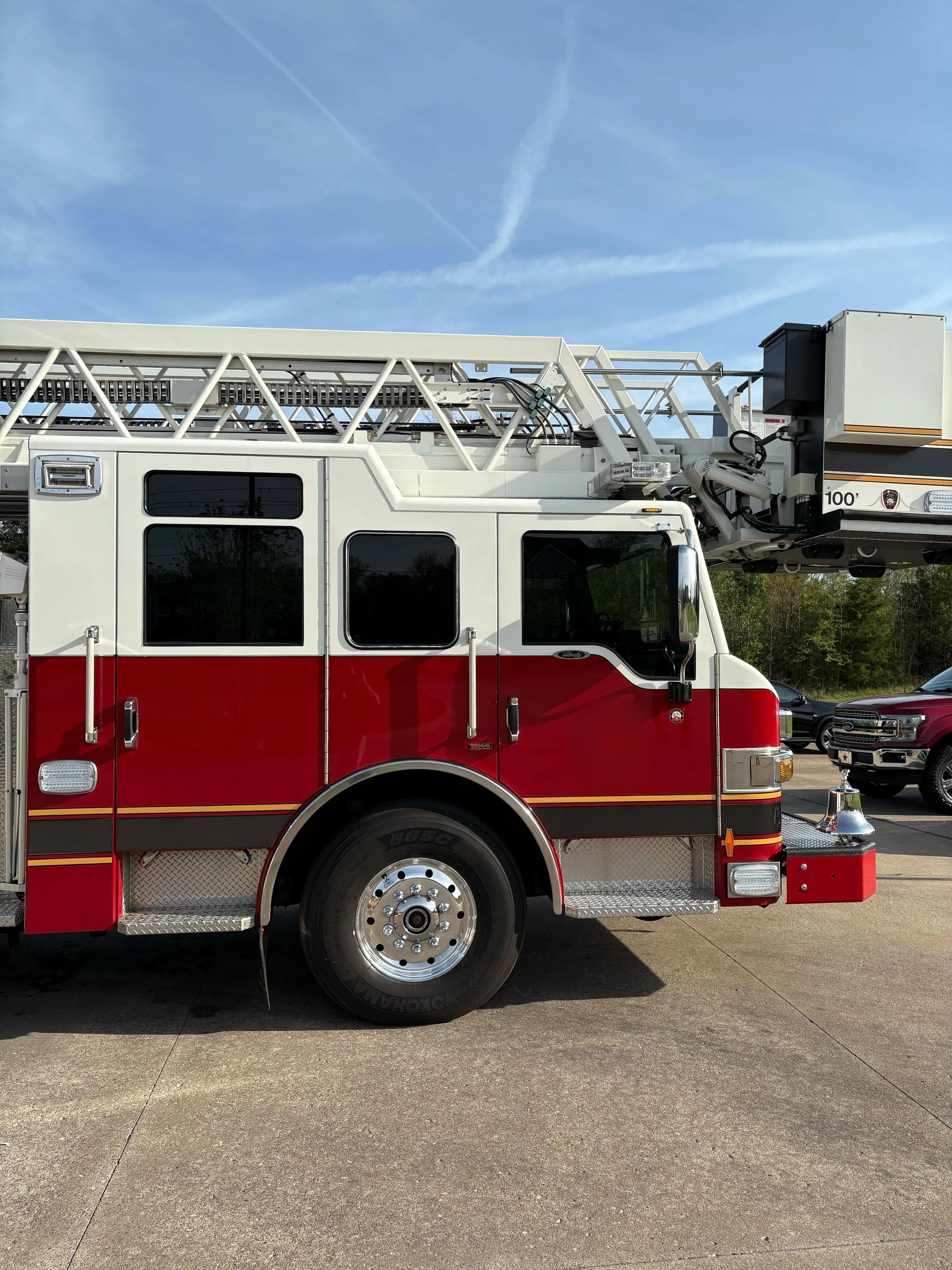 2013 Pierce Velocity 100' Quint - image 17