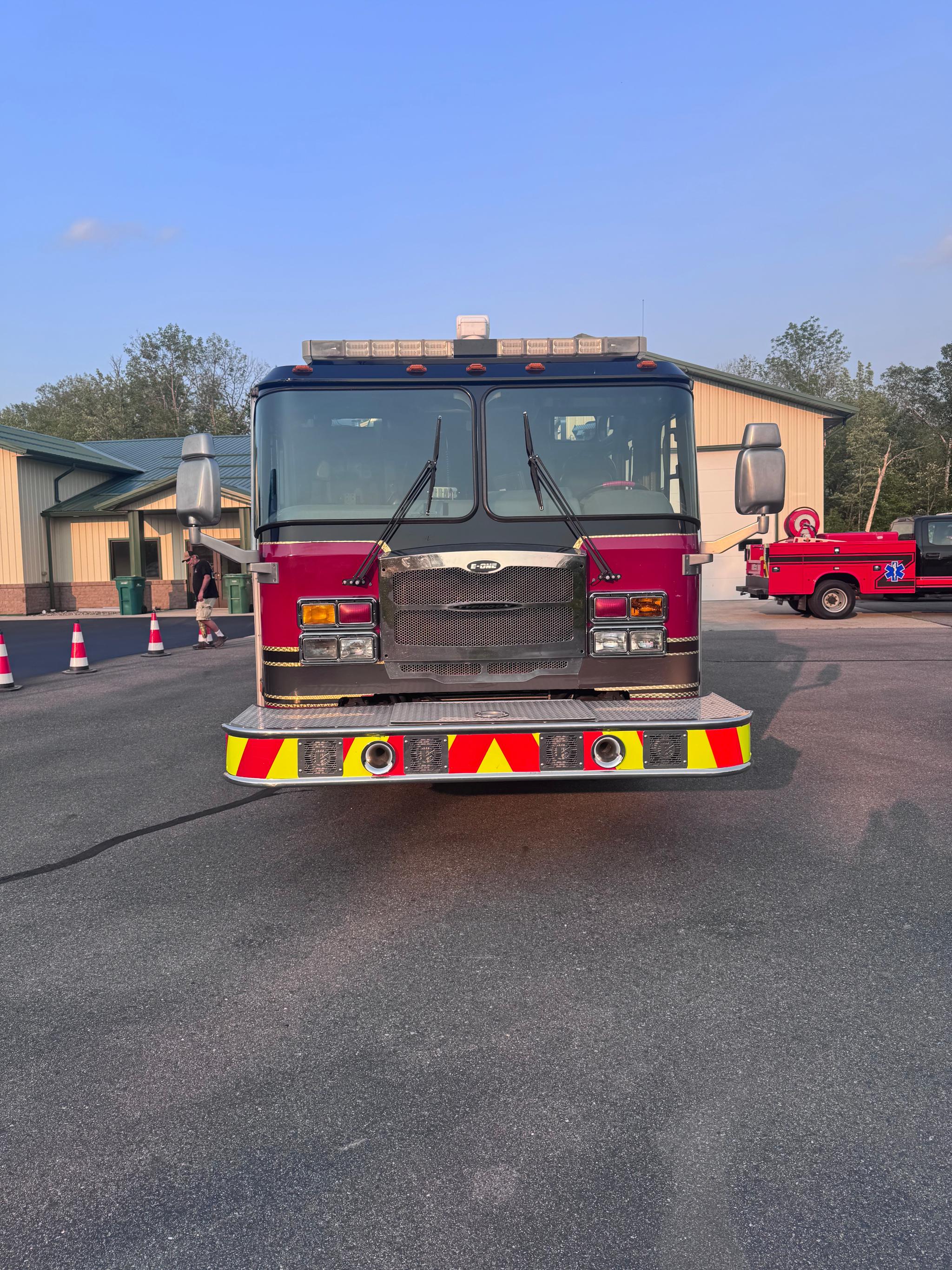 2007 E-One Pumper - image 2