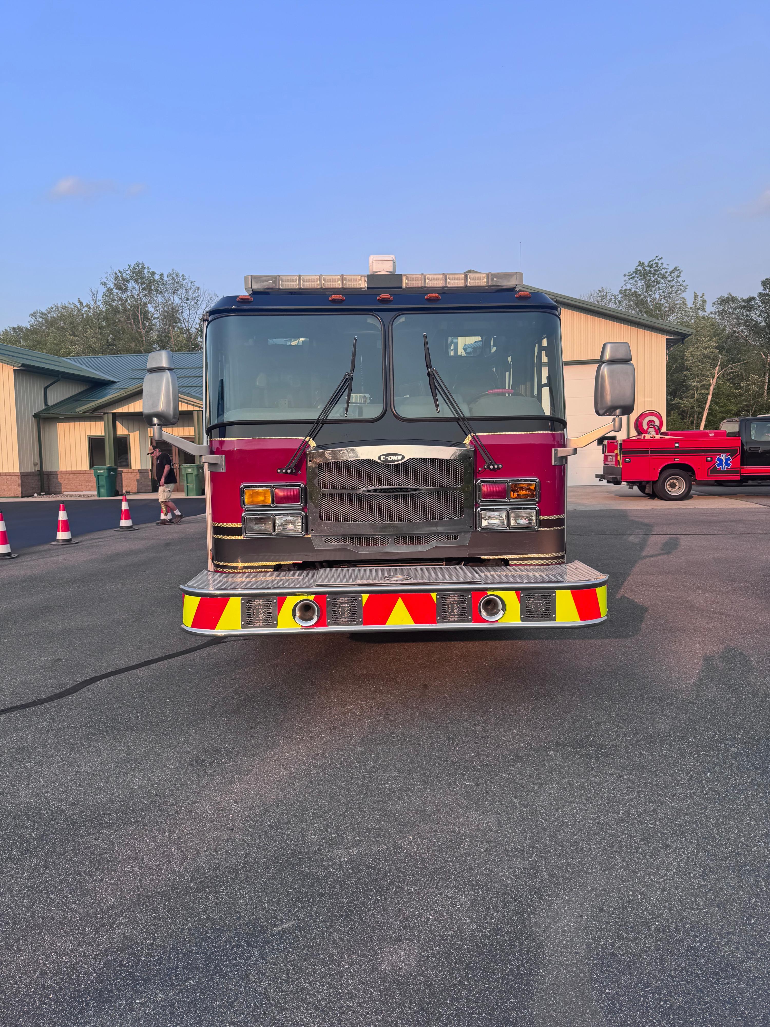 2007 E-One Pumper - image 2