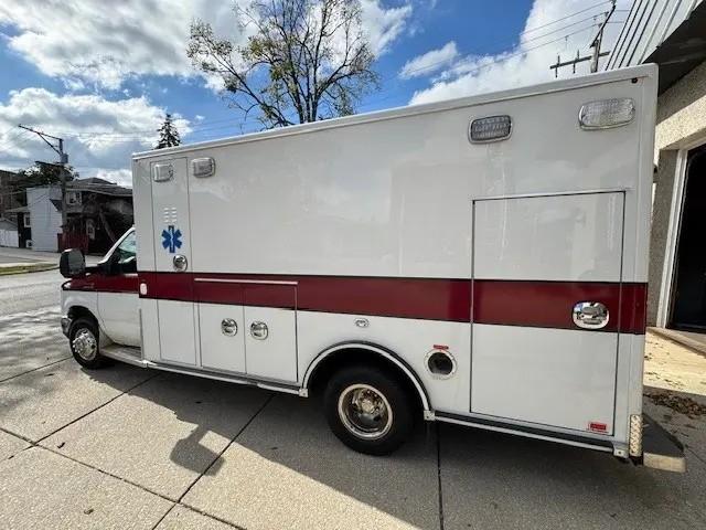 2016 Road Rescue Ford Type III Ambulance - image 3