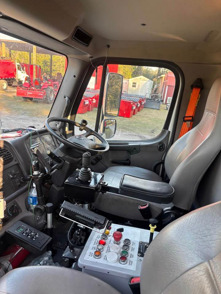2022 Freightliner Automated Side Loader - image 5