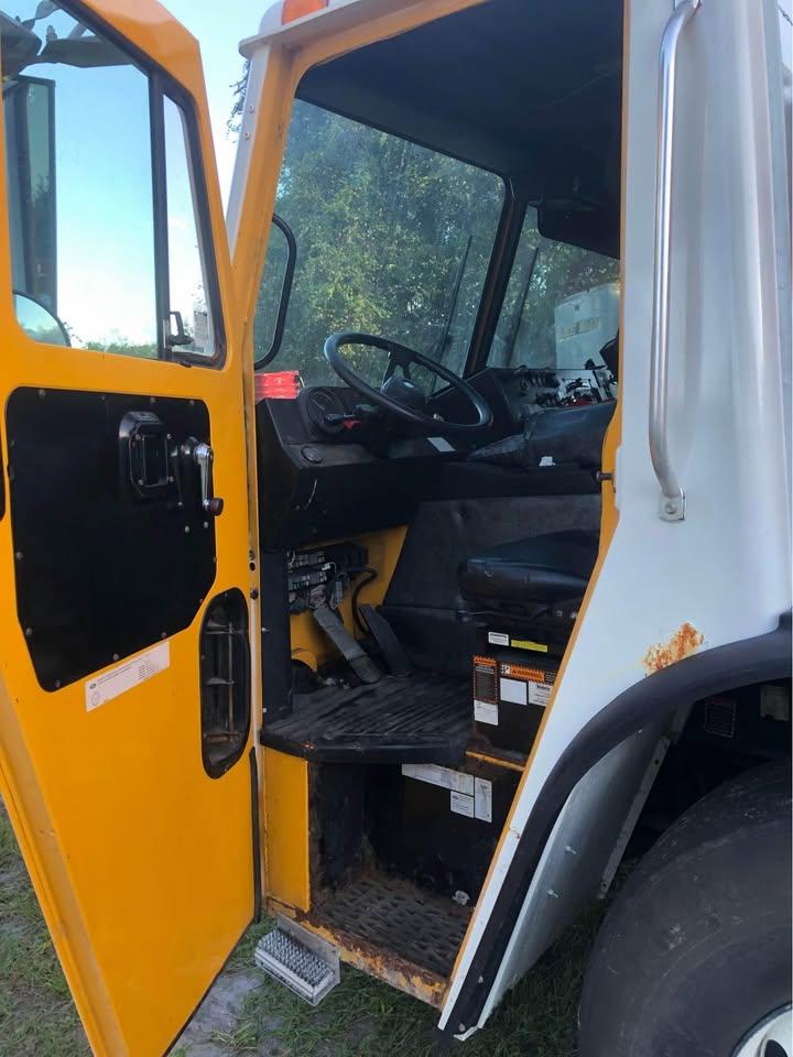 2012 Mack Labrie Automated Side Loader - image 5