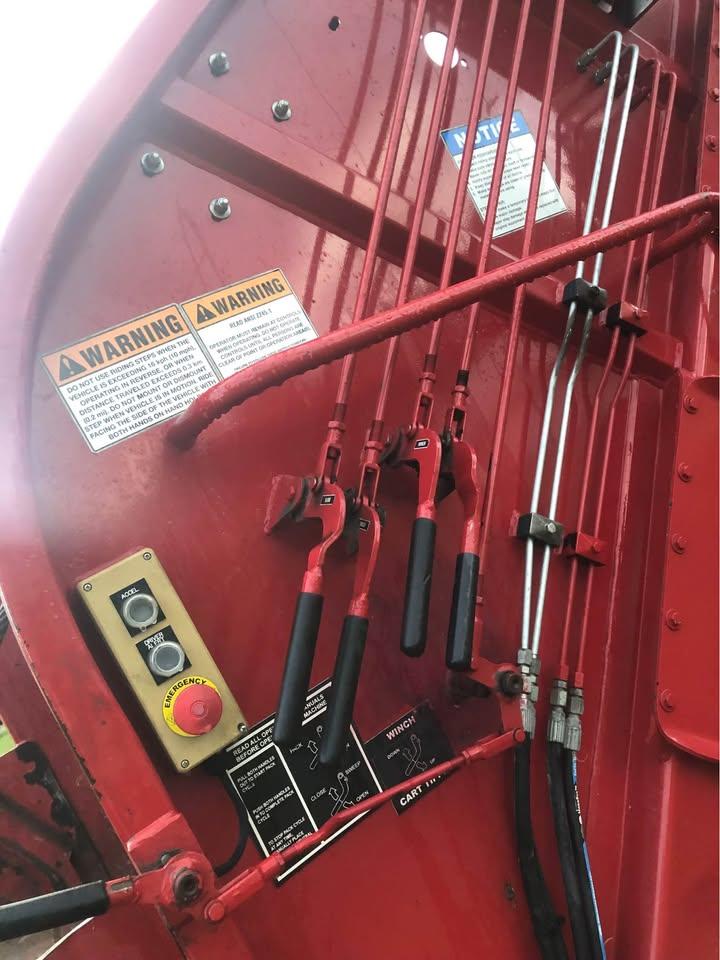 2021 International New Way Rear Loader - image 12