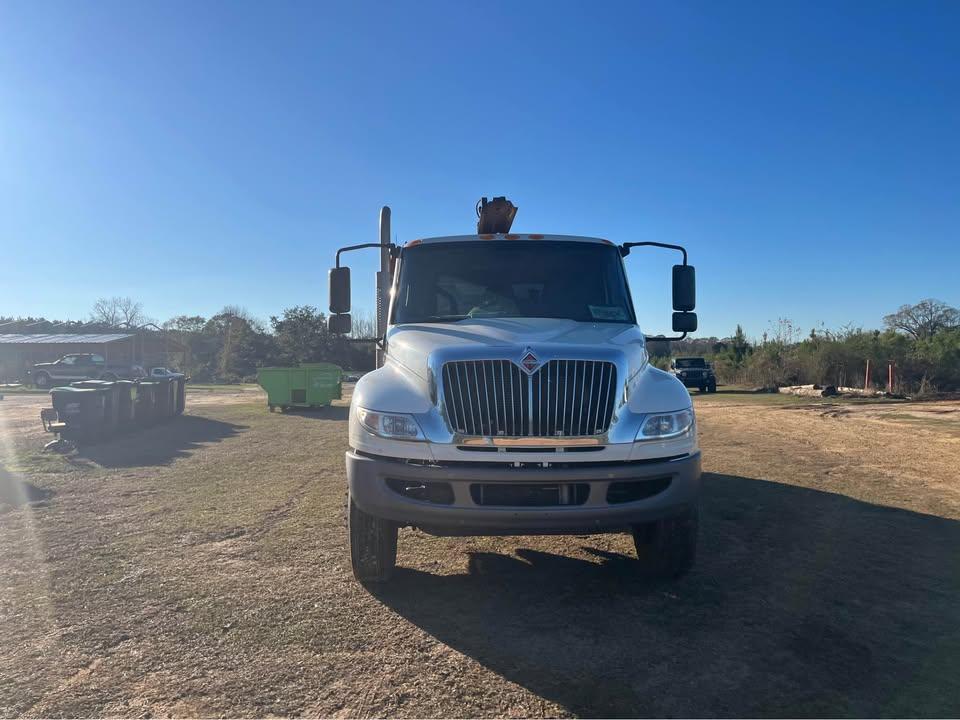 2022 International New Way Rear Loader - image 2
