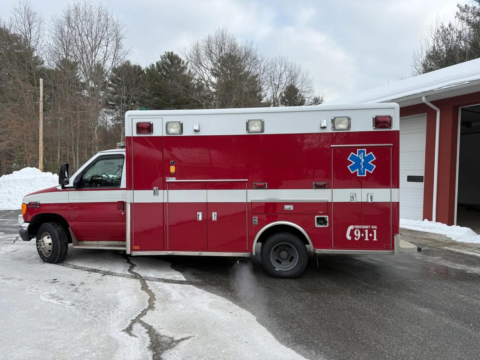 2006 Horton Ford Type III Ambulance - image 3