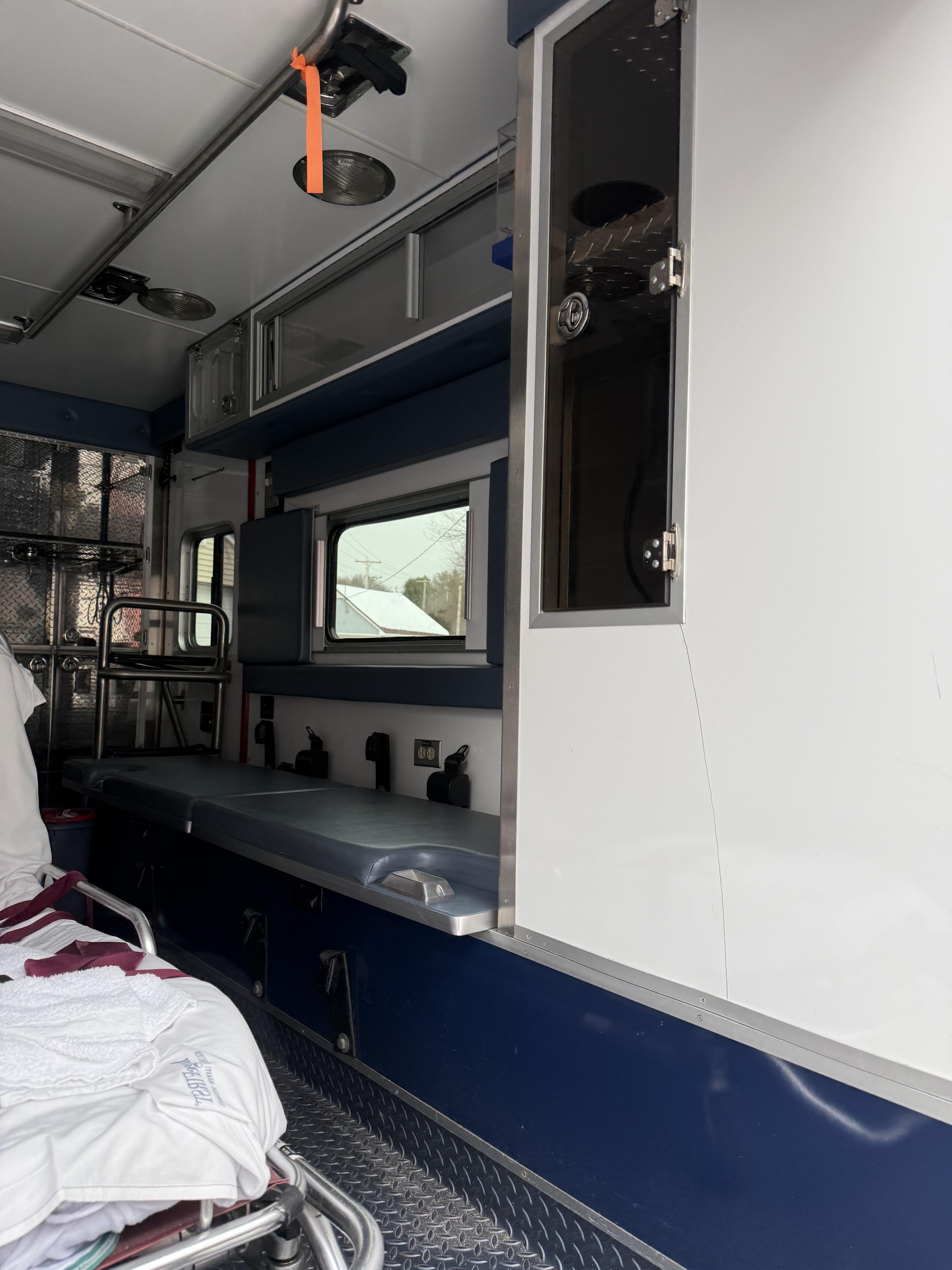 2006 Horton Ford Type III Ambulance - image 6