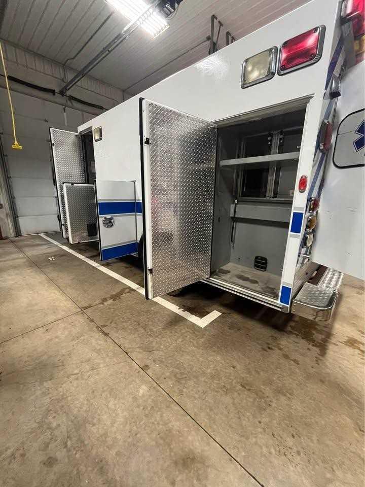 2008 Braun GMC C4500 Type I - image 3