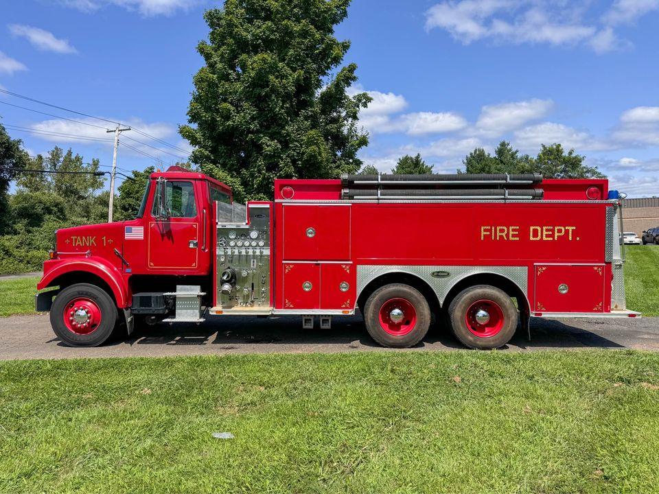 1989 GMC 2500 Gallon Tanker - image 2
