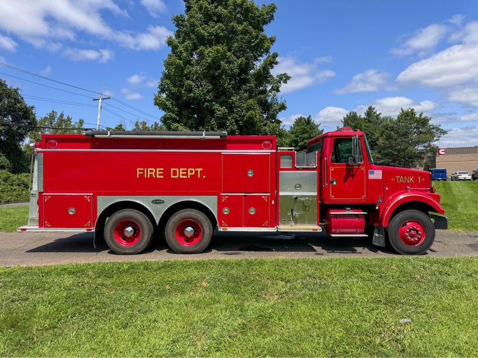1989 GMC 2500 Gallon Tanker - image 4