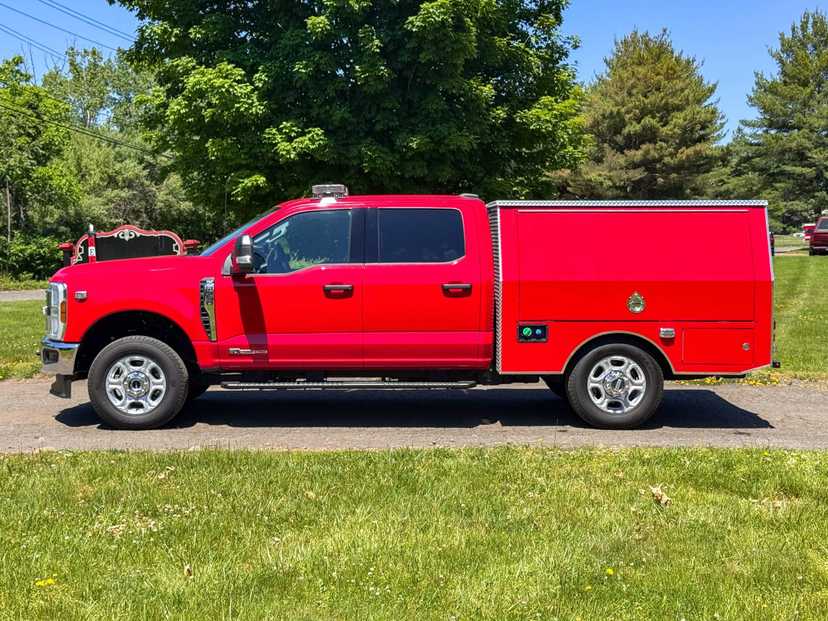 2025 Ford F-350 4x4 Command Unit — photo 2