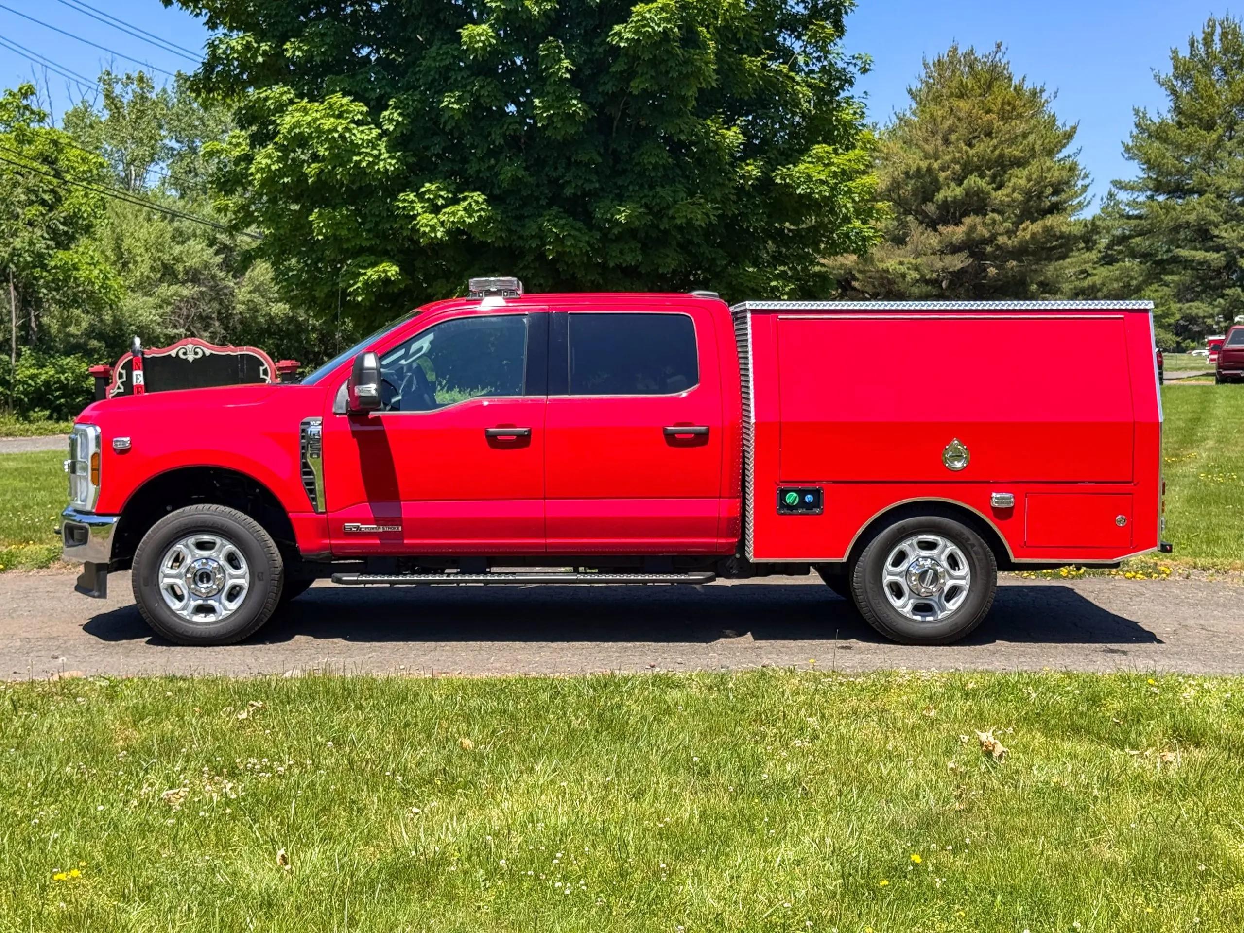 2025 Ford F-350 4x4 Command Unit - image 2